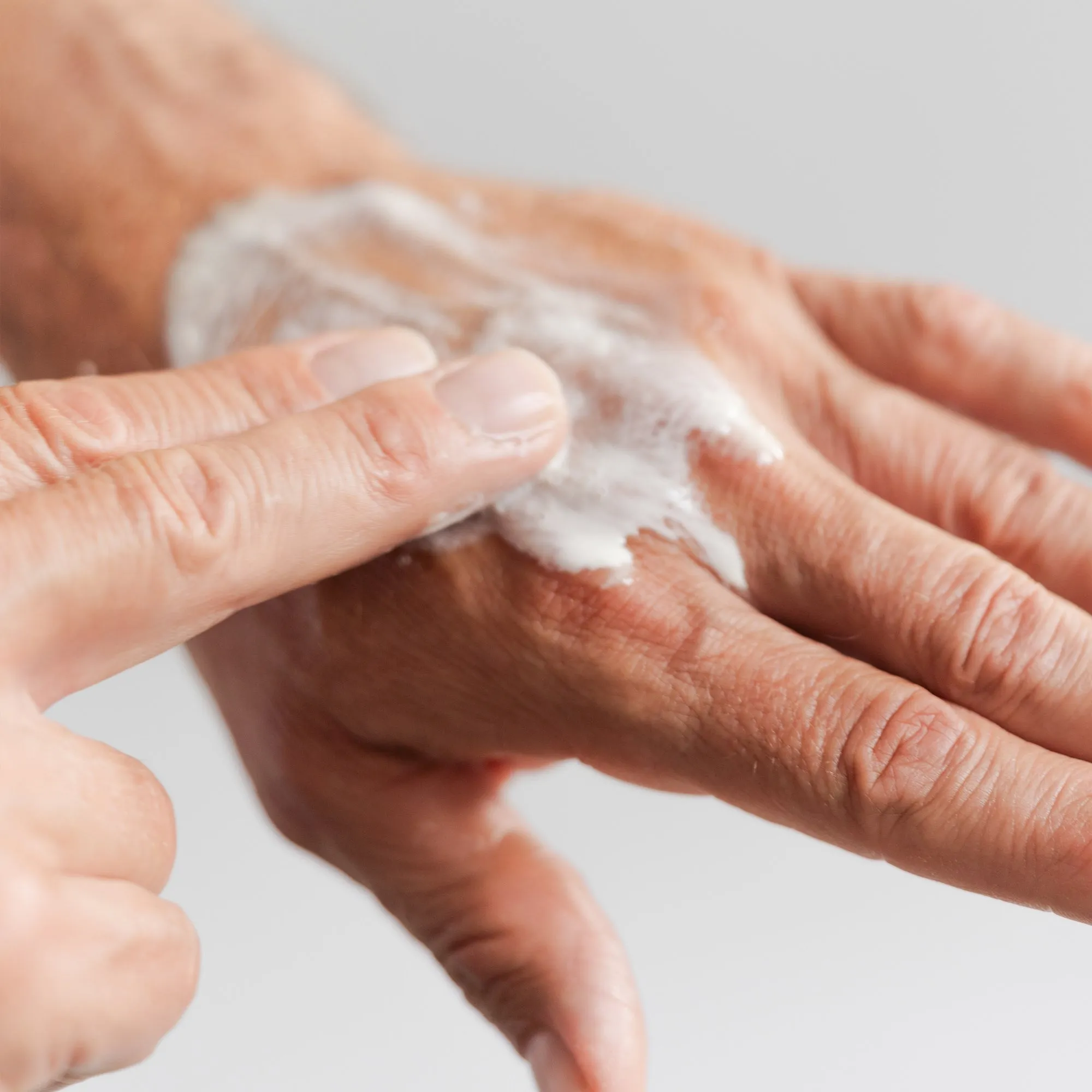 Mildly Foaming Shaving Oil